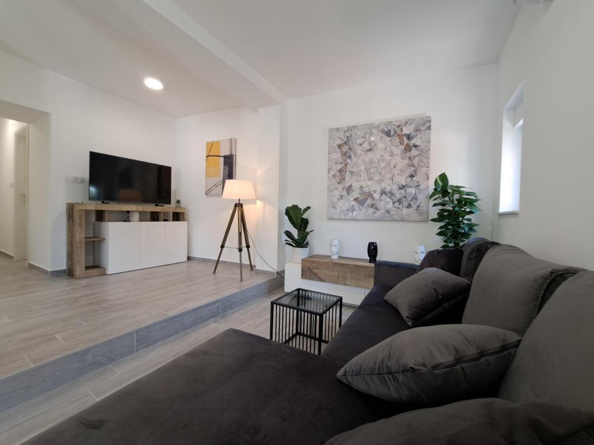 House Seadream - 50 Meters From The Sea Vikendica